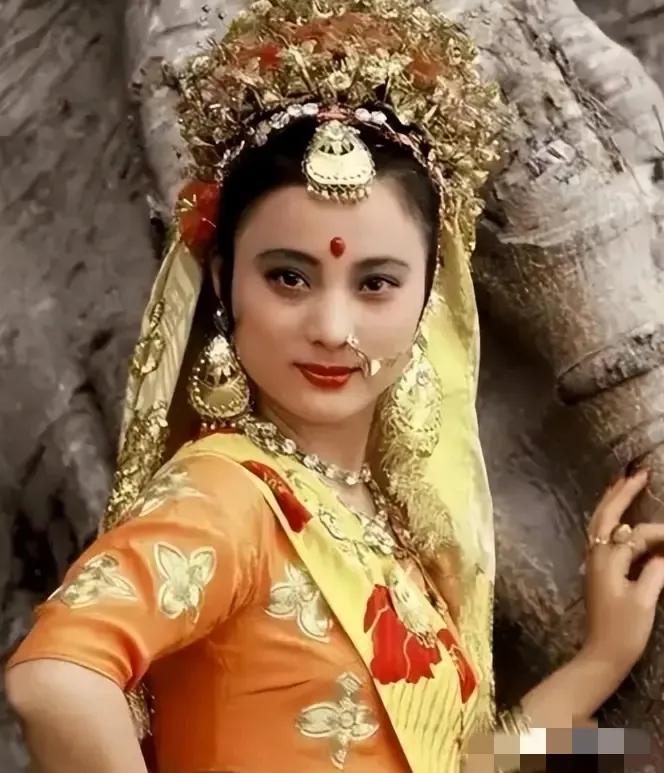 甜歌皇后李玲玉 97 年嫁犹太富豪杰瑞，跨国婚姻分居20多年却始终没离婚。

说