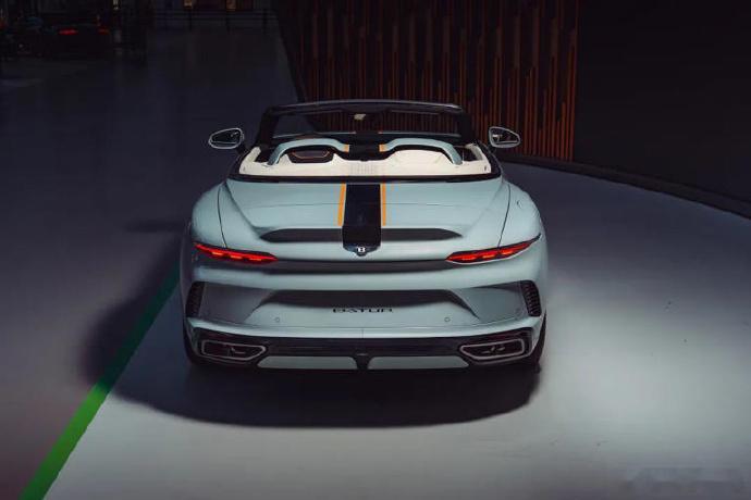第一台量产版宾利Batur敞篷版亮相宾利 Mulliner 定制的 Batur 