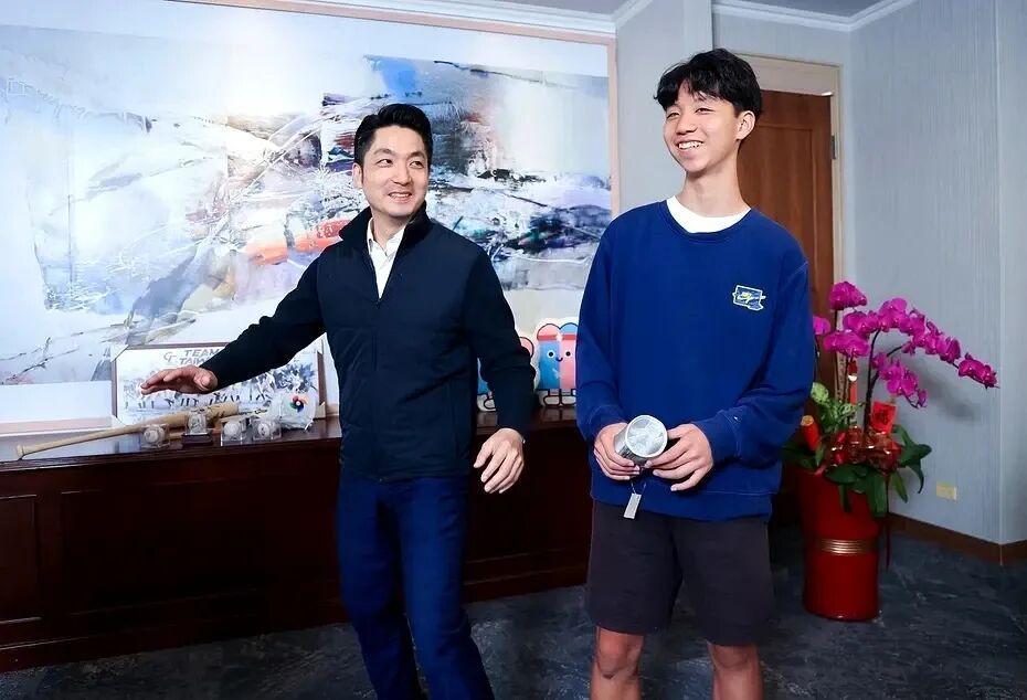 蒋万安的大儿子蒋得立前往美国参加交换生项目，消息一出，立刻遭到绿营方面的轮番猛攻