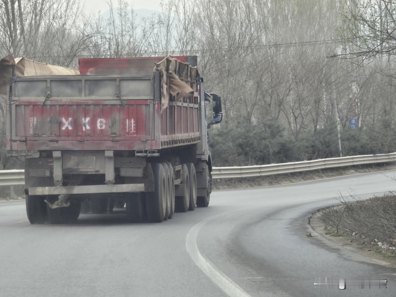 求指点[作揖]，大货车帆布 大货车后车厢加高了一点，然后侧面加装了帆布，这种情况