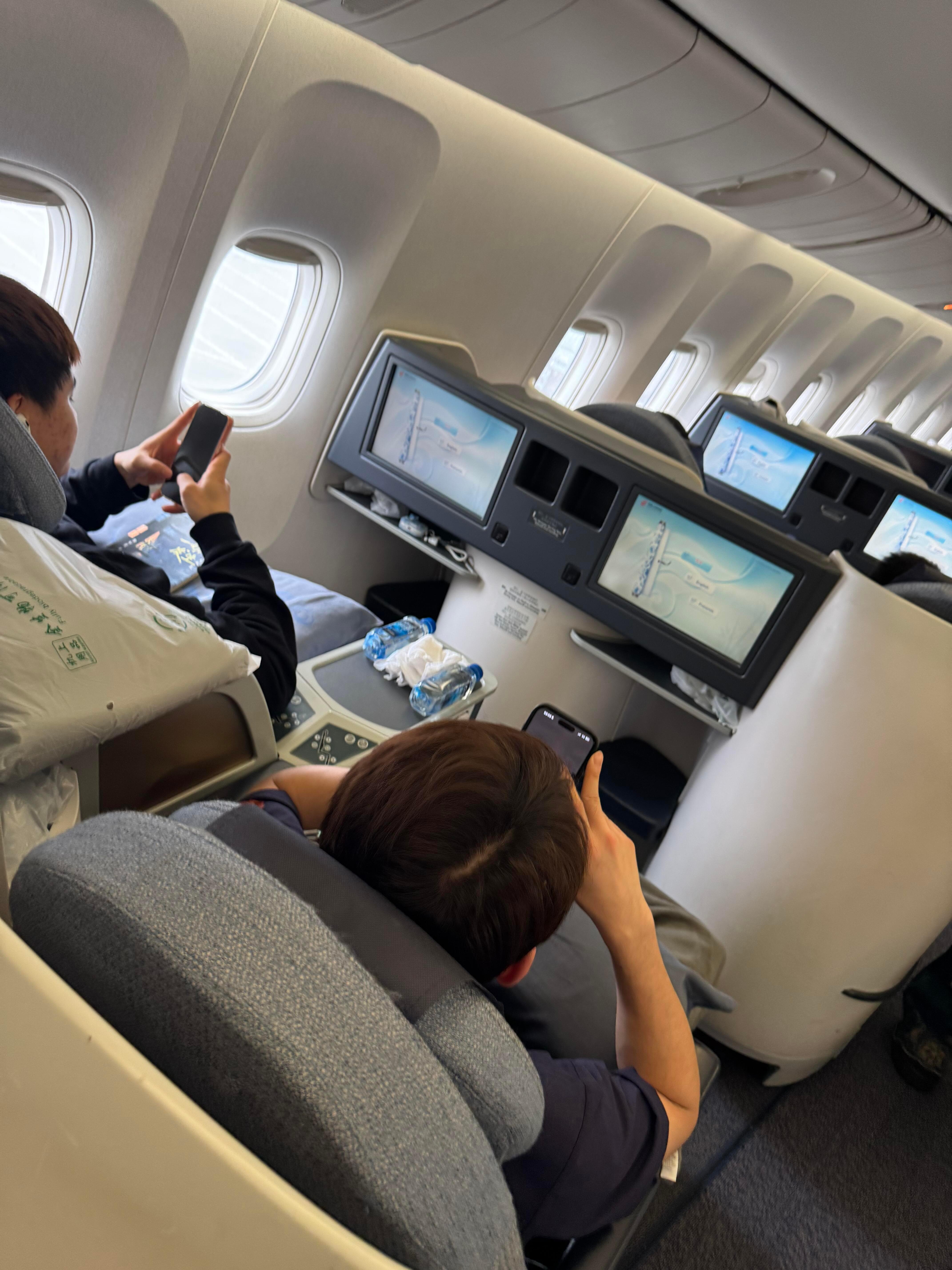 我勒个路人误入大床房啊cr🍠328590902 