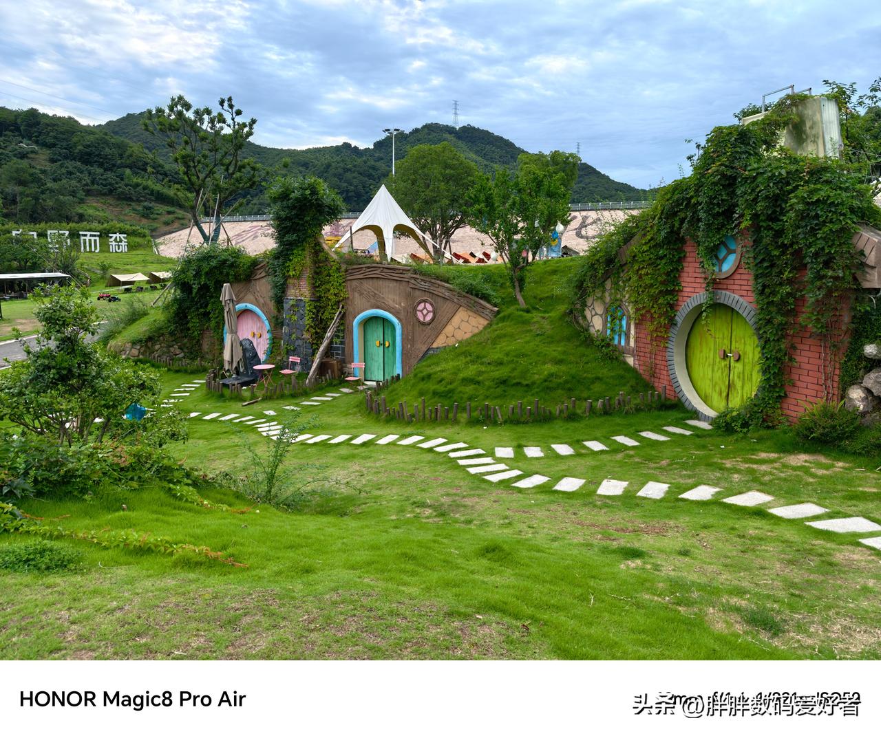 在宁波用荣耀magic拍下了霍比特小屋！
其实一直都在寻找霍比特小屋，感觉经常在