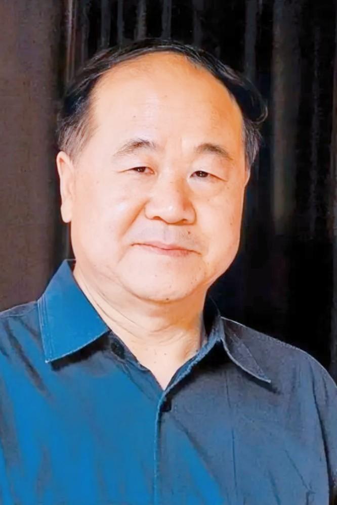 莫言曾言：

“心怀阳光，无需问春归何处。回首间，你我皆是他人眼中的风景。”

