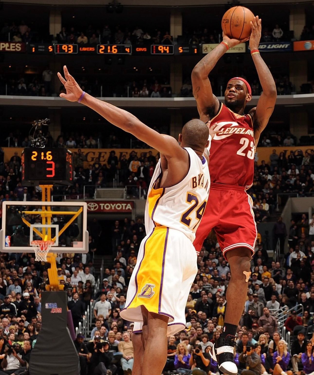 老詹回来会改善得分瓶颈期问题，冲击篮筐，护框。 ​​​