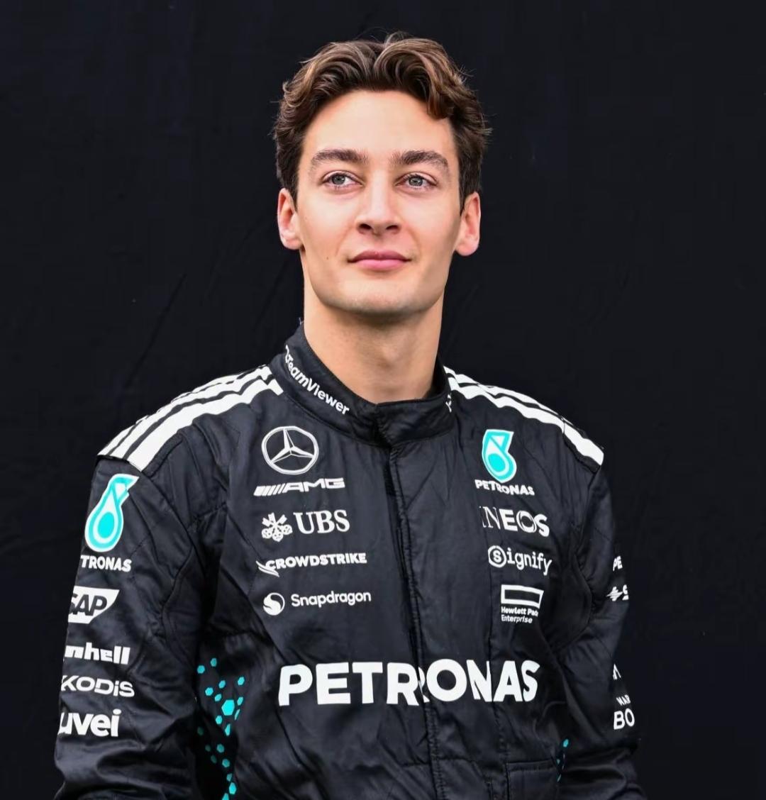 我认为乔治·拉塞尔在是最有可能获得冠军的车手，驾驶的W17高速S弯、能量管理、主