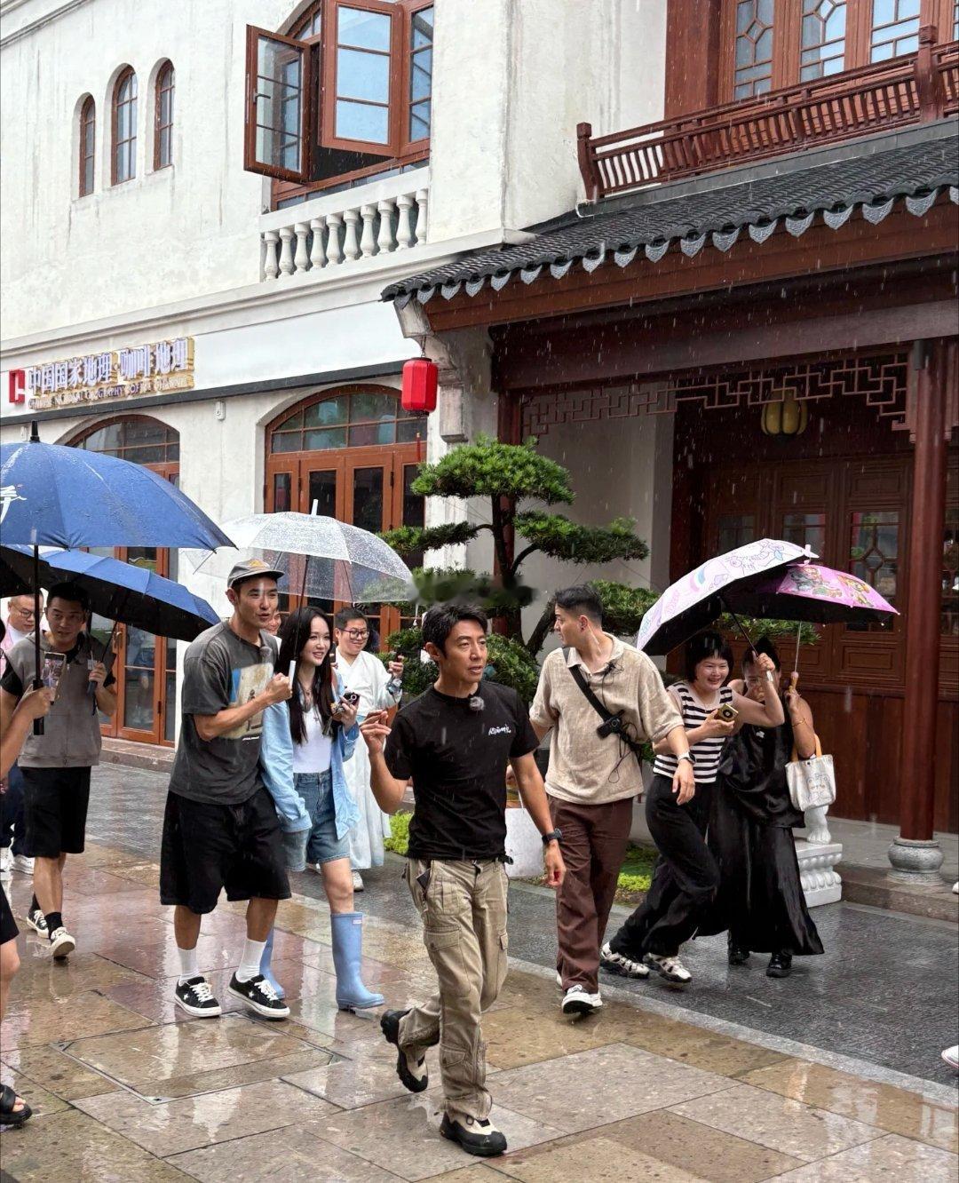 看了下这次来绍兴上虞的阵容：阮经天、岳云鹏、沙溢、撒贝宁、尼格买提、惠红英、陈欣