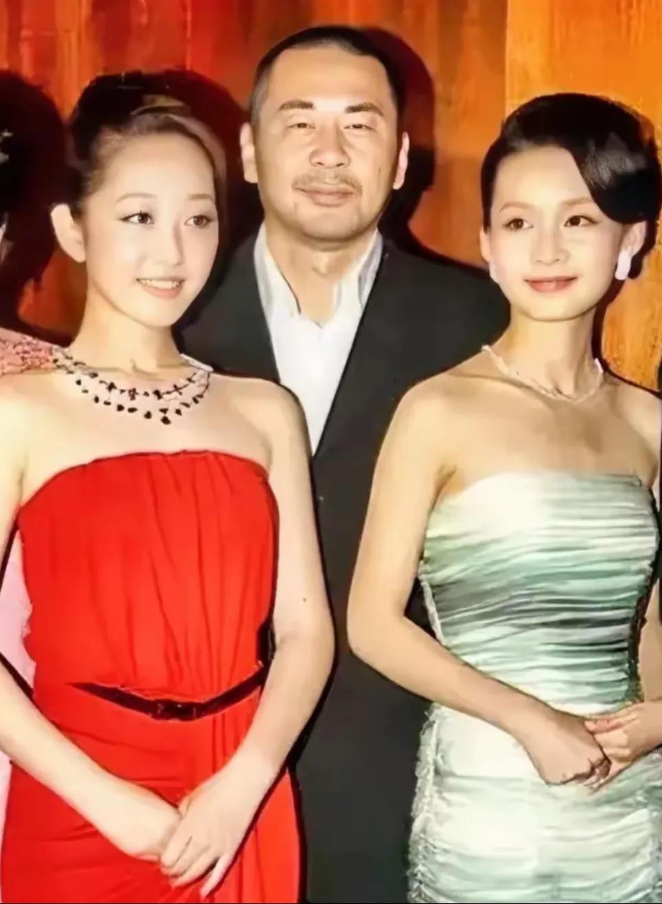 右边这位美女是谁！有人说是李沁，也有人说是陈红，刚开始我真的没认出来，后来仔细看
