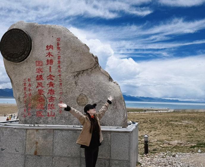李沁西藏旅行plog 李沁在西藏旅行，别人进藏精心摆拍，李沁直接素颜插氧气管自拍