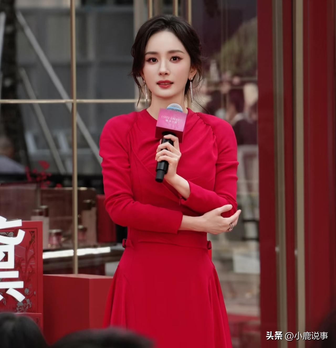 我同事在深圳万象城见到了杨幂，
她说照片和视频都失真了。
杨幂本人根本不像镜头里