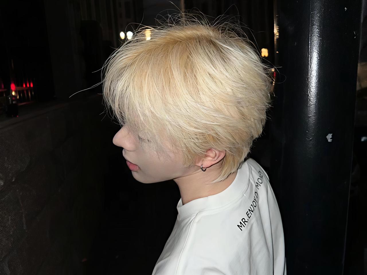 我哥问我黄毛为啥这么吸美女?
我说没有几个女生的腿又长又直又白，但穿上丝袜之后基