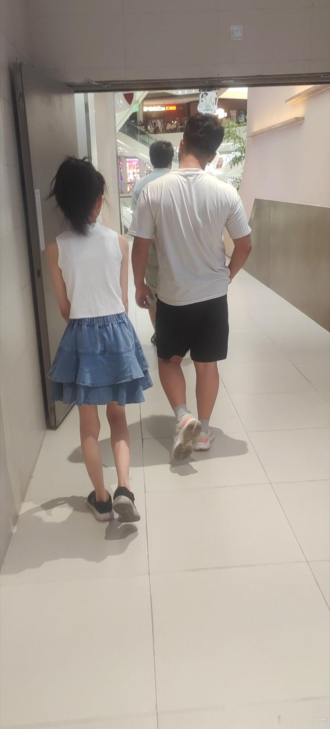 雄赳赳，气昂昂。奔向电玩城。我可以休息两三个小时了。 