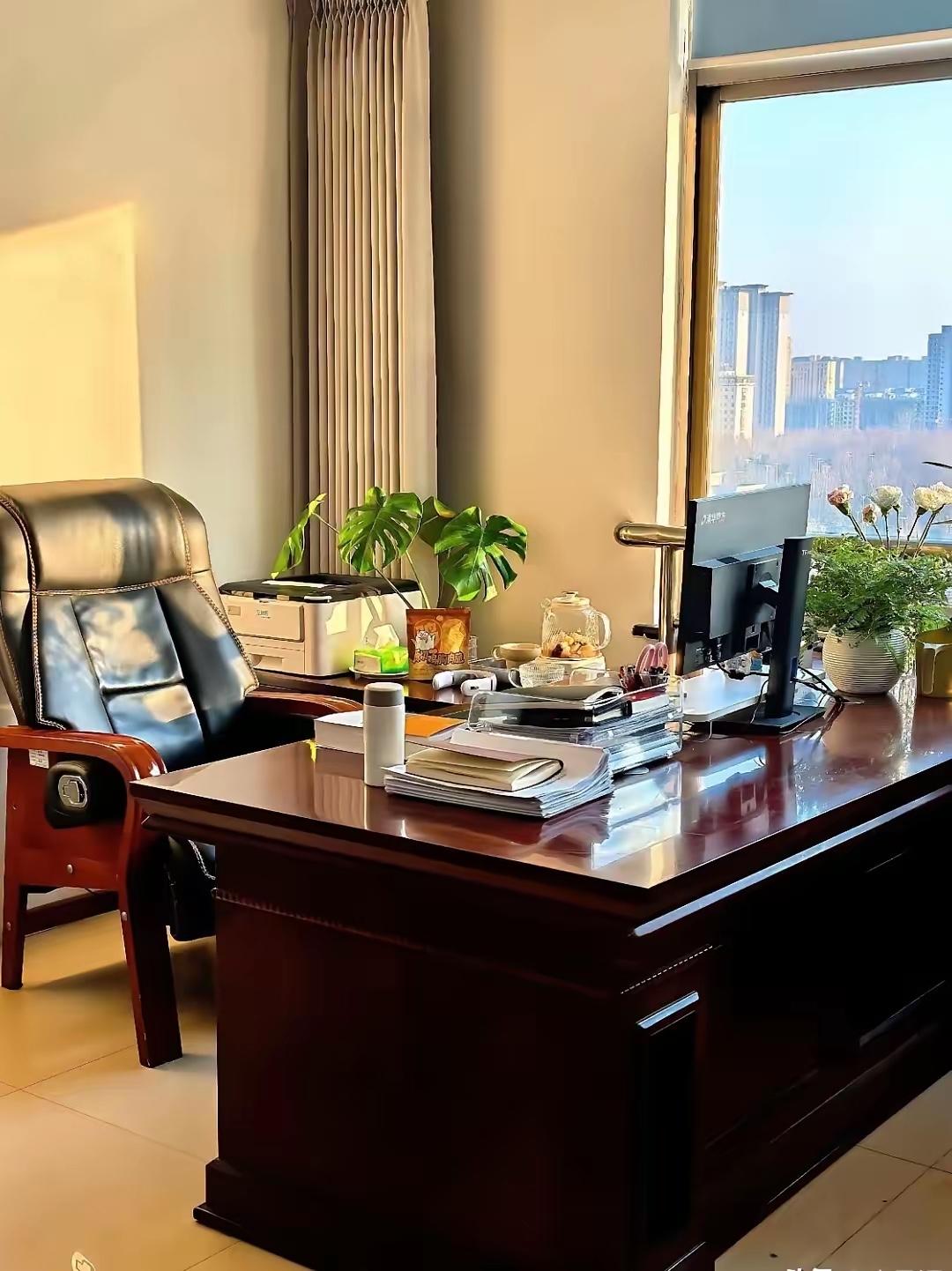 民营企业这样的办公室，至少是车间部门经理才能办公吧