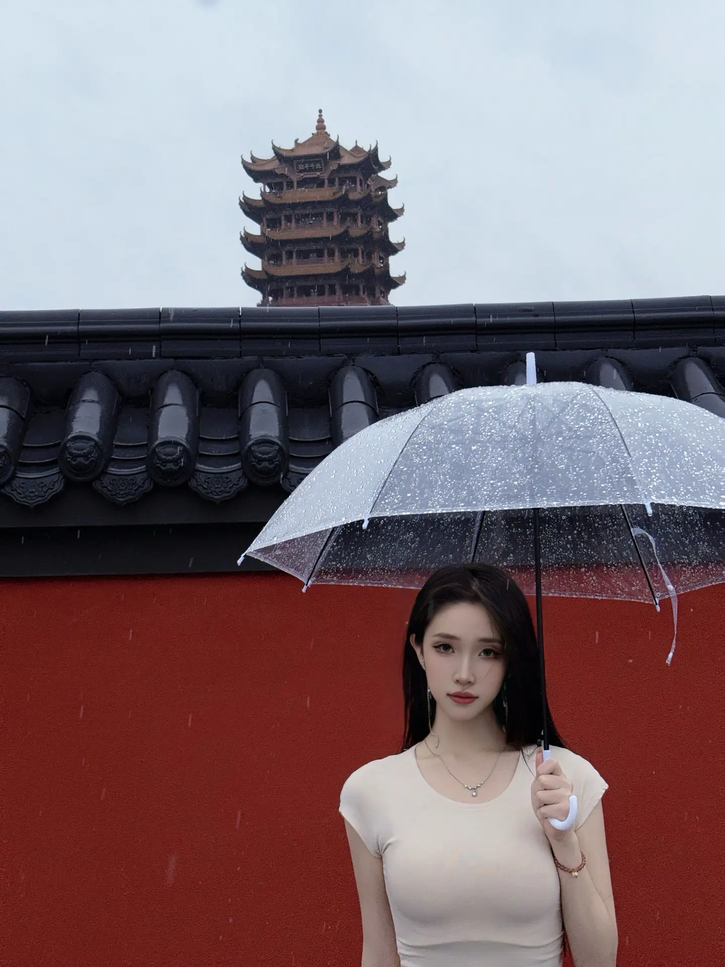 黄鹤楼红墙 江南烟雨是中国人的出片神器 武汉红墙黄鹤楼 青瓦黛墙
