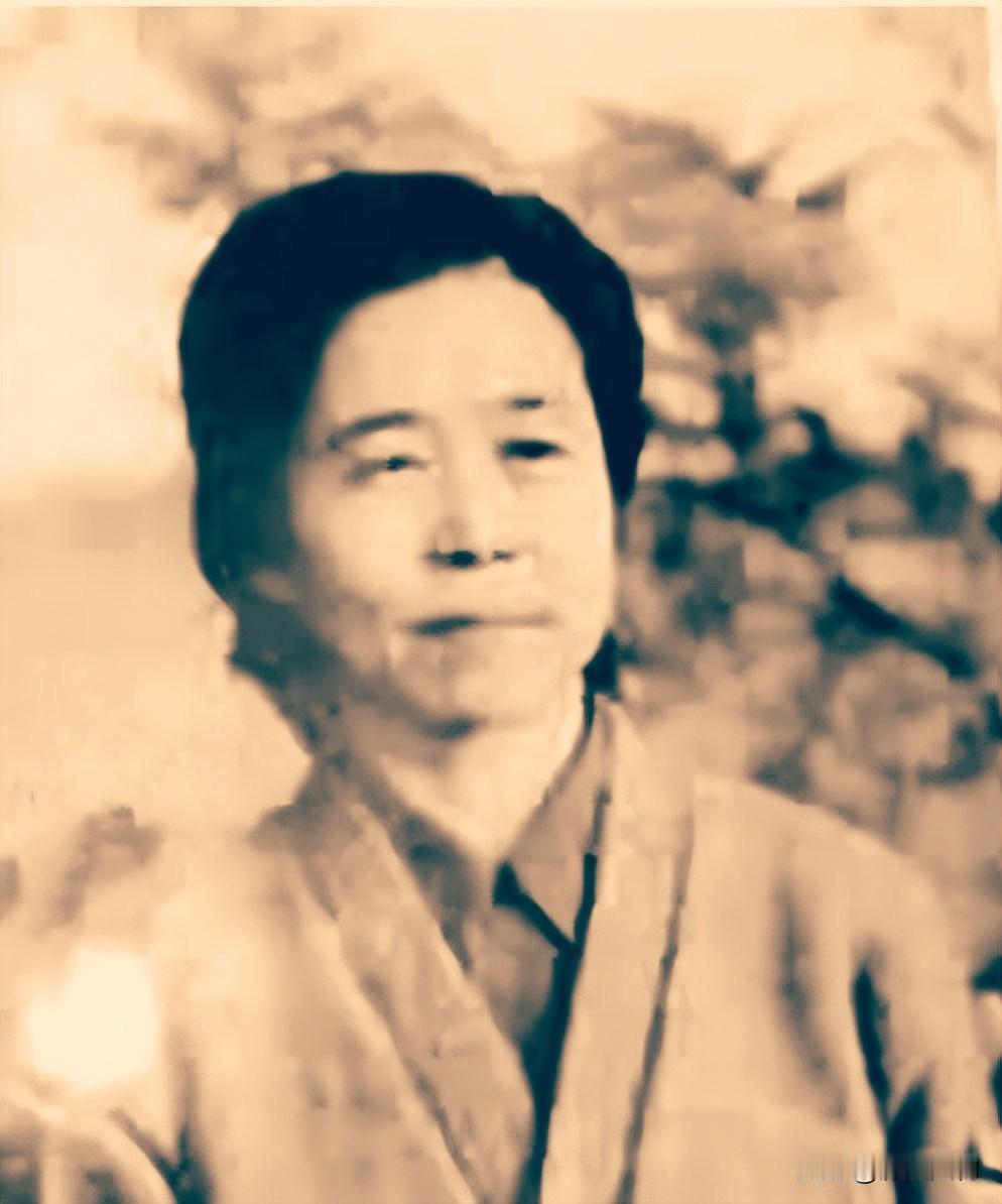 毛泽东表侄女王曼恬早年就读上海新华艺专学美术，抗战时赴延安抗大学习，后任延安边中