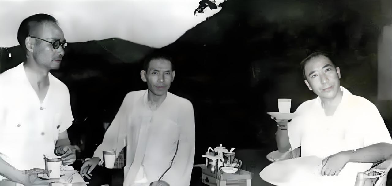 【杜月笙与戴笠的交情】


戴笠20多岁的时候即与杜月笙相识，两人关系非常不一般