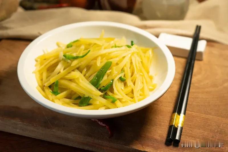 最近
饭食比较清淡
觉得不错
利于健康
今天早饭是馍、
辣椒炒土豆丝、葱花鸡蛋