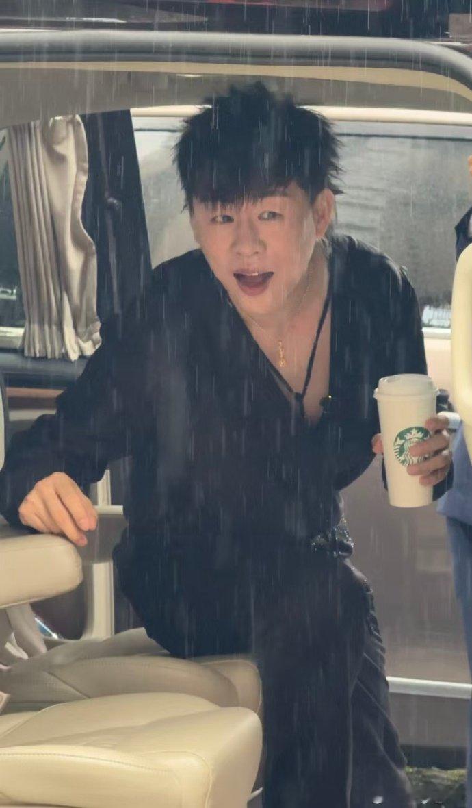 胡彦斌粉丝歌手送考歌手2026粉丝应援太有梗，创意玩法让人忍俊不禁 