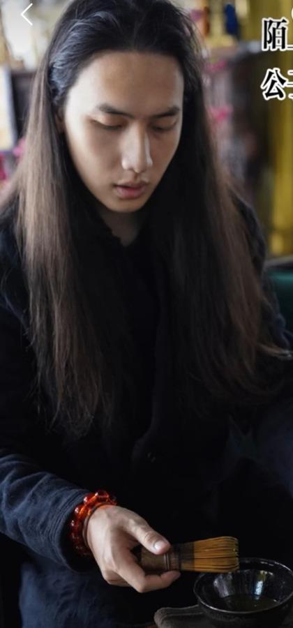 赵青，就是大理太阳宫那个设计师，南怀瑾关门弟子，直接干了件狠事：断了两个儿子的高