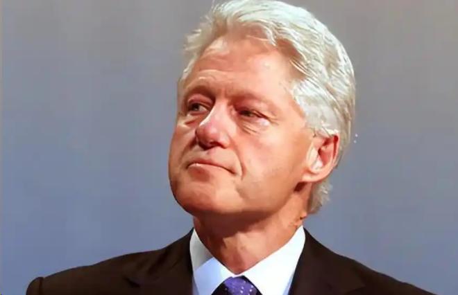 短短二十余年乾坤逆转，美国从财政盈余大国沦为全球债务规模最高的国家。
 
曾经国