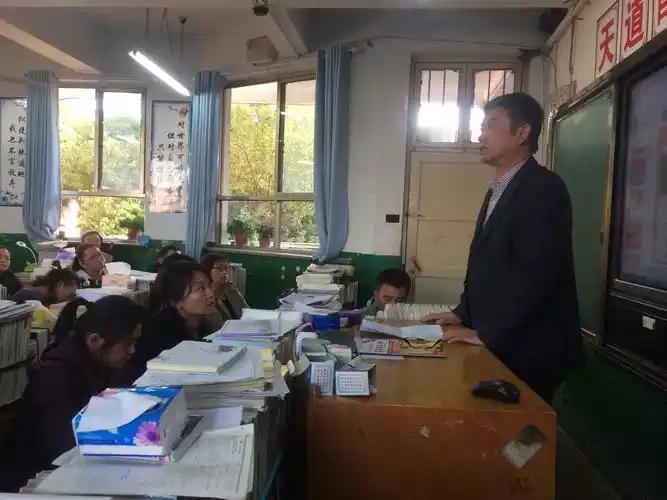 小权力大任性！中学教师掌校办厂19年侵吞324万，一审获刑10年二审频发争议。