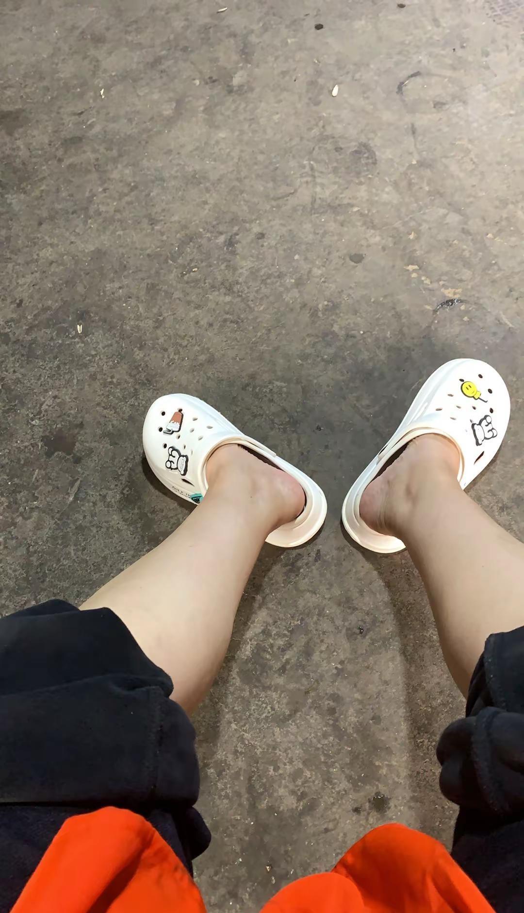 油门自己踩方向自己拐我的人生我说了算；红灯会停緑灯会行～