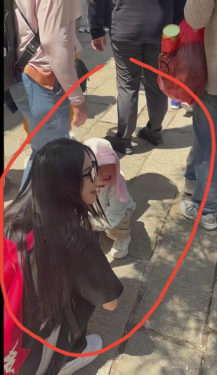 科学难解释！
五台山惊现宿命“兄妹”，
脸上同款痣认亲看懵全网！
 
近日，山西