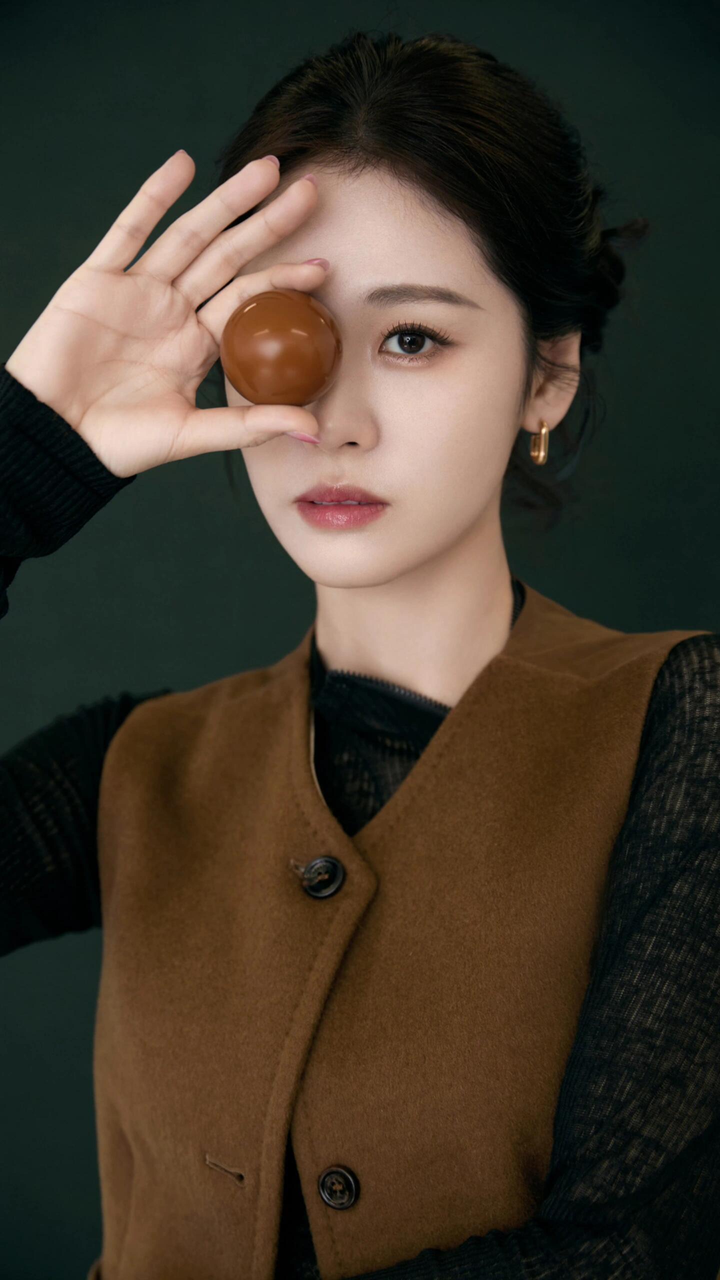 张碧晨被做局了 别人都在演戏，只有她在认真参与。张碧晨问“这要怎么感受”的时候，