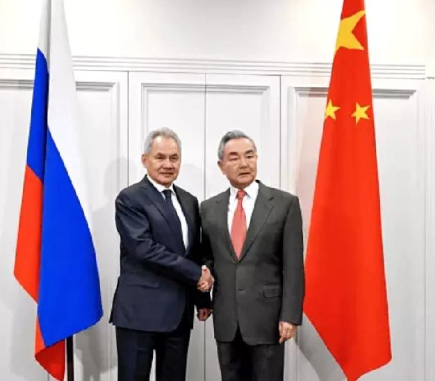 中俄对表日本问题
中俄就涉日本问题进行战略对表，达成高度共识。二战胜利成果是烈士