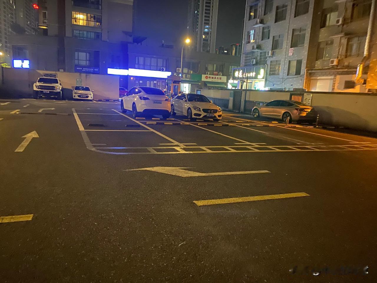 明明停车场空位那么多，一个小时也就三元钱不停，非得省那几块钱去搏那150元到20
