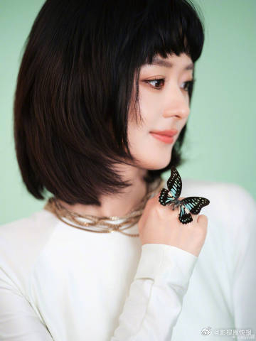 赵丽颖新发型鲨疯了 妹妹头加持，少女感爆棚，仿佛回到二十岁的美好时光 赵丽颖妹妹