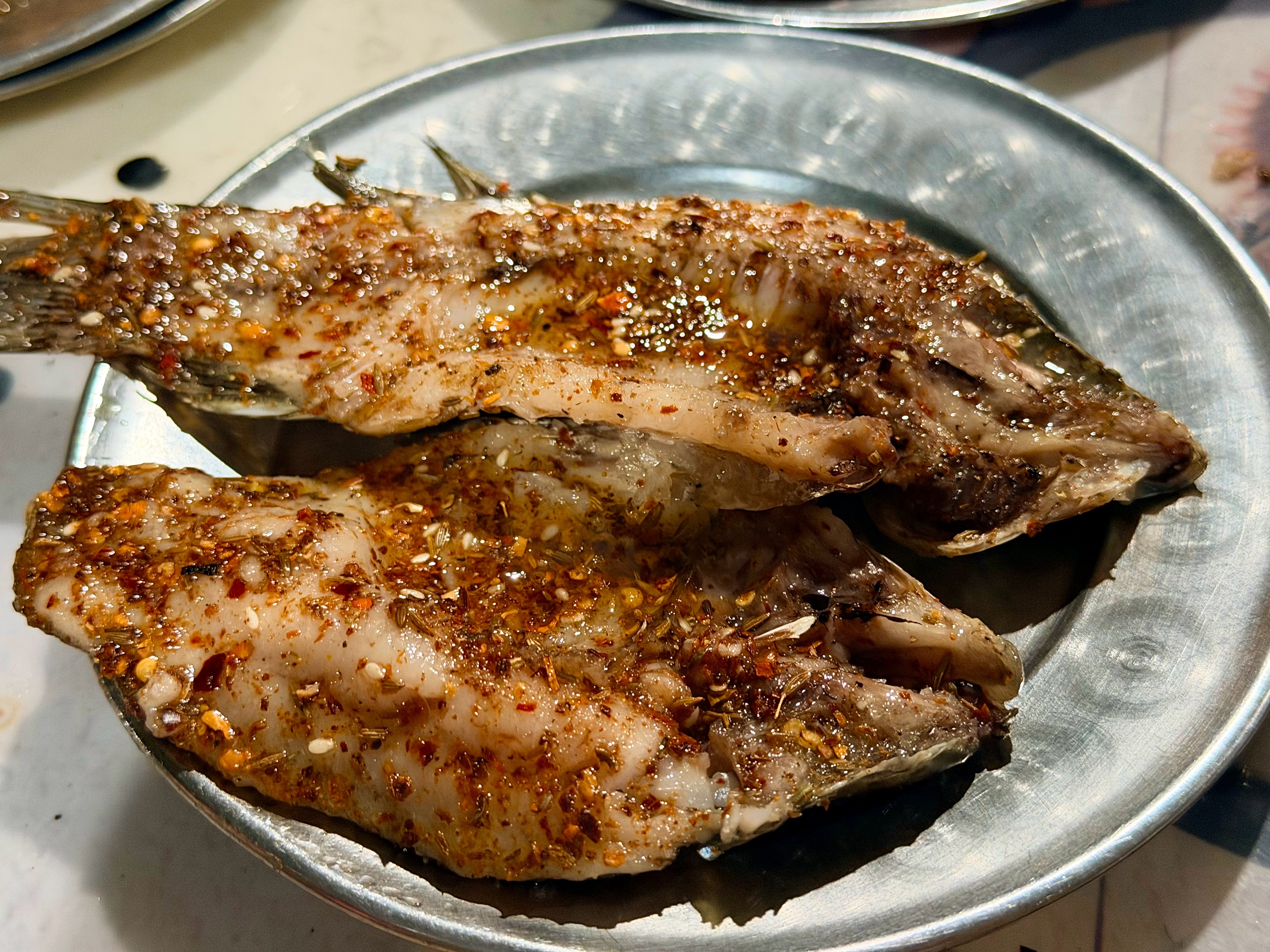 鲫鱼四条、牛肉、鸡翅尖、鸡胗 固定菜品🍻🍻🍻我一个人能吃五条鲫鱼🐟🐟?