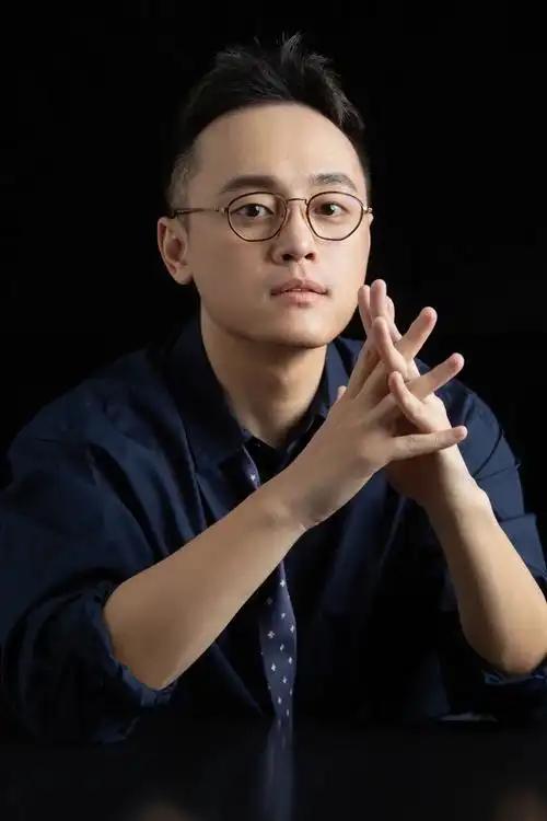 刘同戳破职场真相：没人挣钱是开心的，累的只是停不下来

近日，在姜Dora的职业