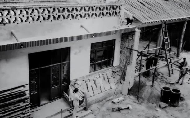 1997年，山西平遥人耿保国不顾家人反对，四处借钱凑了100万，买下了3000多