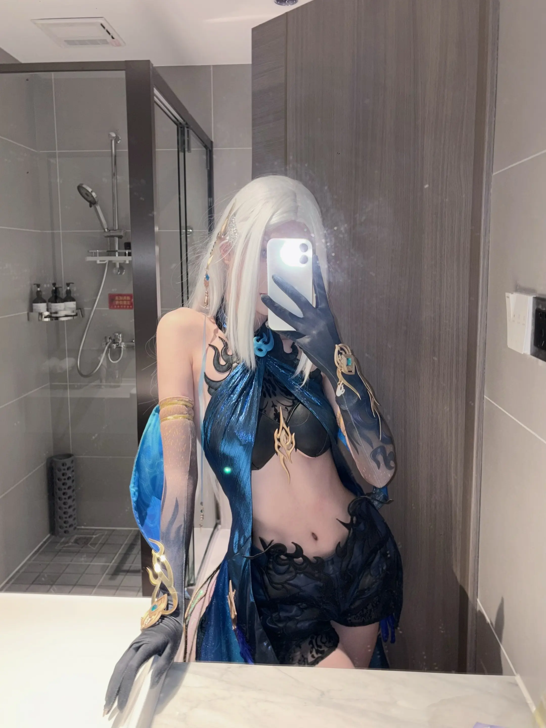 忍住泪水 不再幻想幸福。