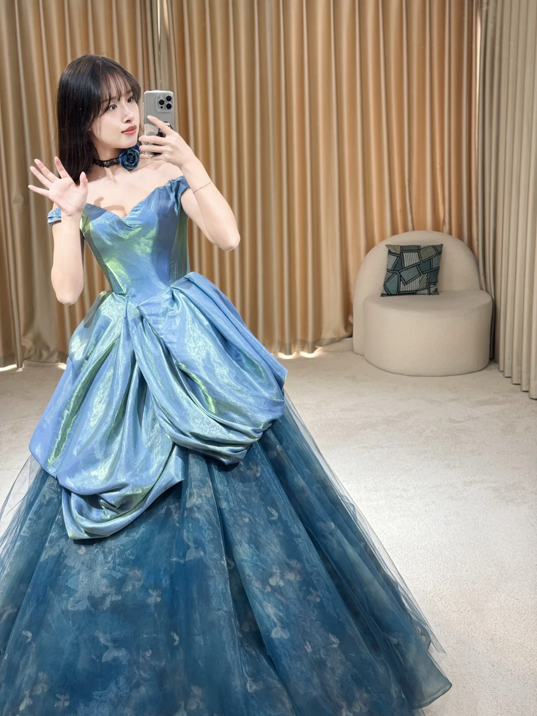 妈妈说1️⃣婆婆说2️⃣…订婚礼服到底选哪件！！