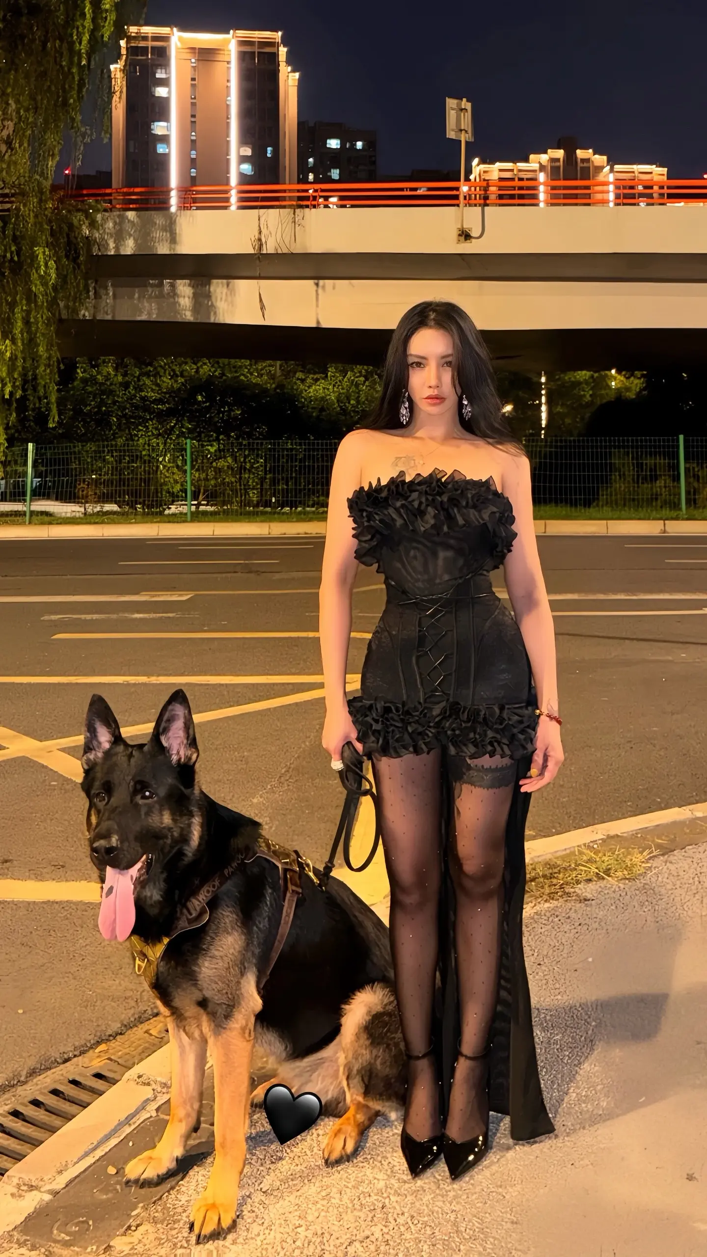 【德牧·巴克】有什么想说的吗？