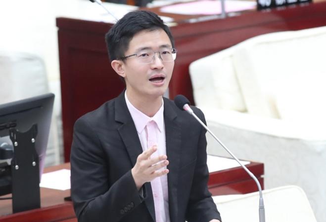 5月10日，新党台北市议员侯汉廷公开痛批美国国务院粗暴干涉台湾地区内政，直言美方