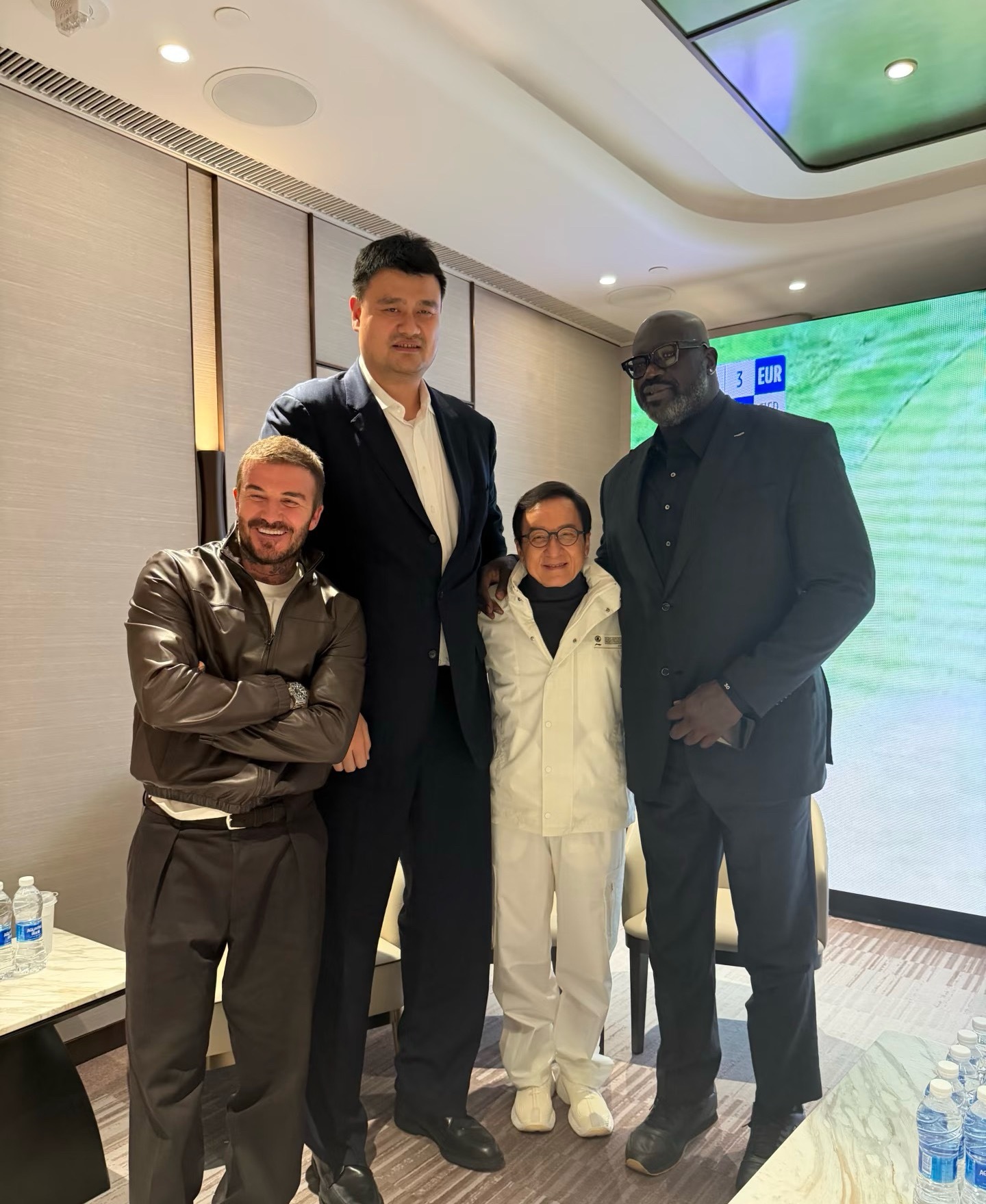 贝克汉姆、姚明、成龙、奥尼尔这四个人在一起粉丝都能绕地球三圈了🌍！ ​​​
