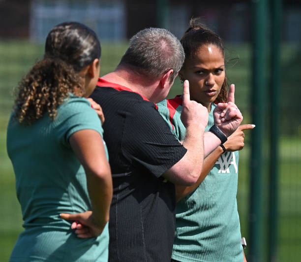 利物浦女足 在最近接受电讯报采访时史密斯对在默西塞德郡的时光充满美好回忆，也满怀