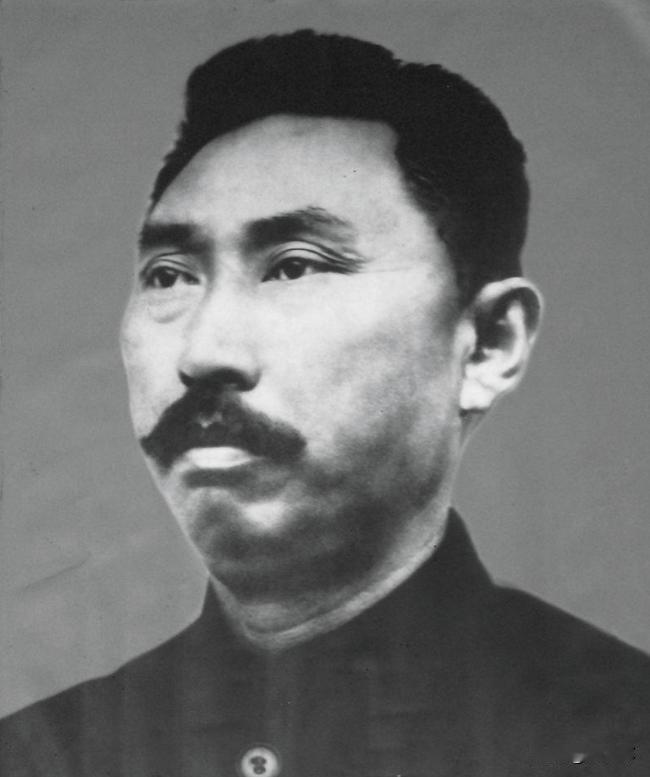 1909年，27岁的陈渠珍以清军督队官身份随川军入藏，他在当地藏官加瓜彭错的宴席