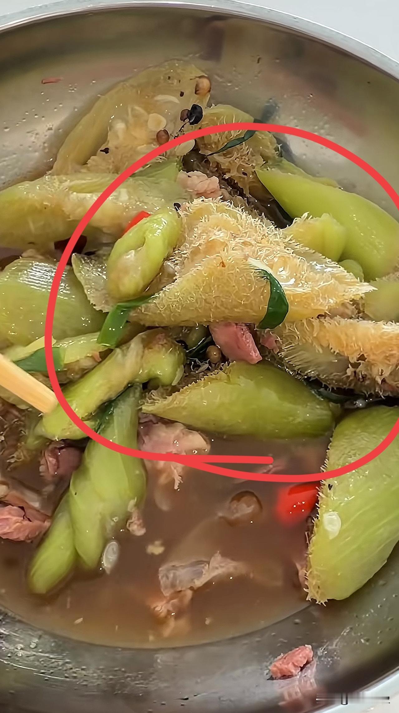 老板你家丝瓜炒肉的丝瓜，能刷过了[笑哭]