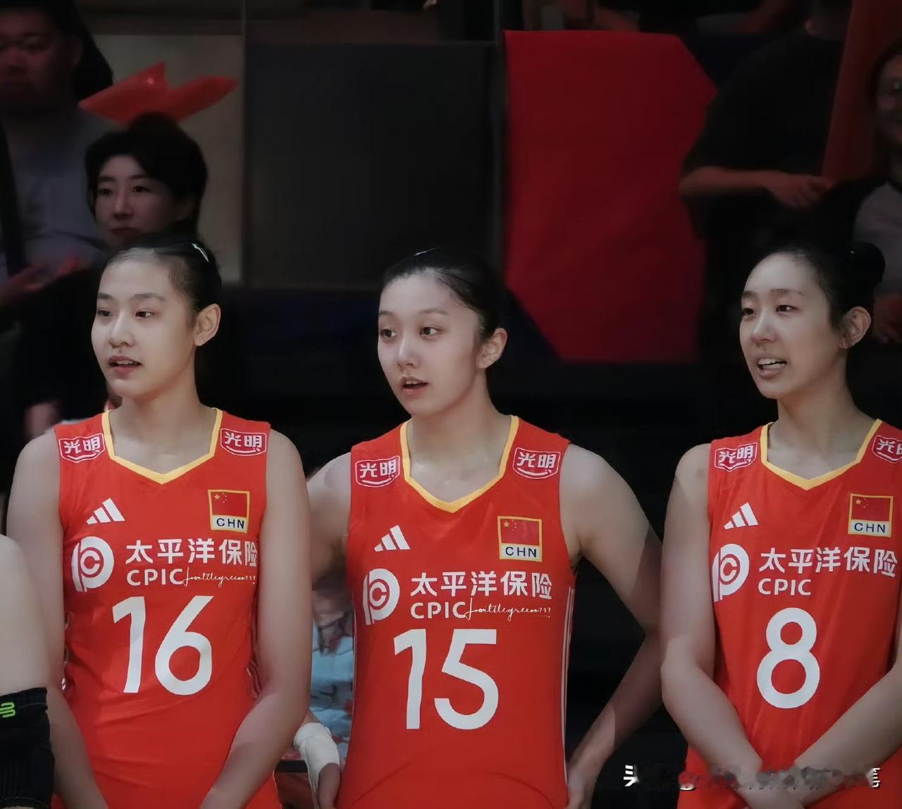 羡慕江苏女排，上海女排这么多好副攻
瞧，副攻拦网榜，不管总得分还是均局得分排名，