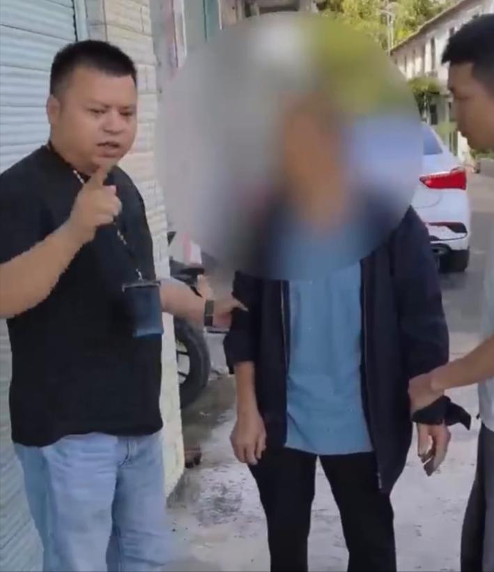 四川宜宾，一男子看上了已婚女邻居，趁其丈夫不在家经常深夜摸进女人房间里，二人背着