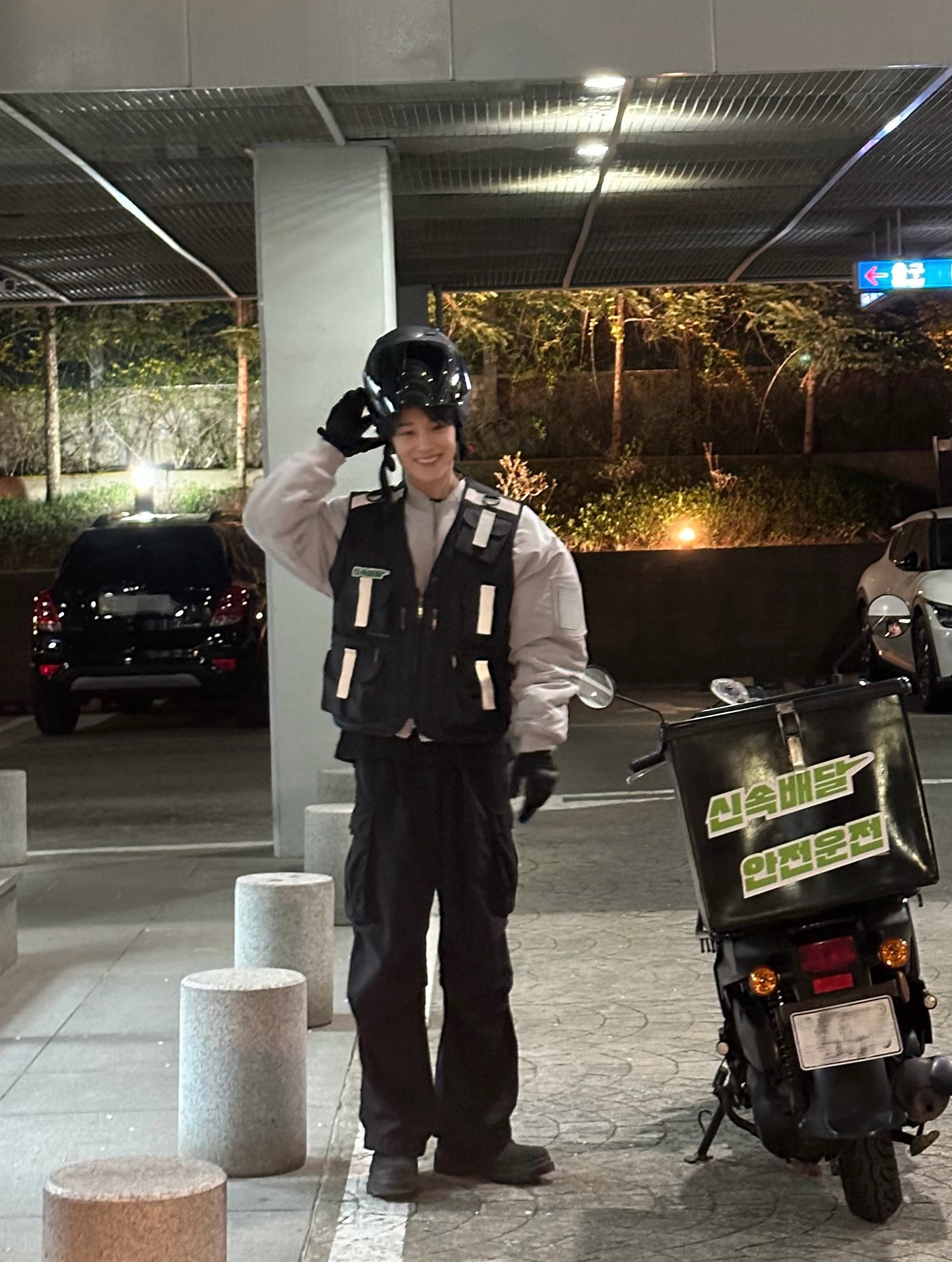 陈昱进[超话]  260902｜🍗ins更新🏍️快拍转发配文：로다닥 ​​​