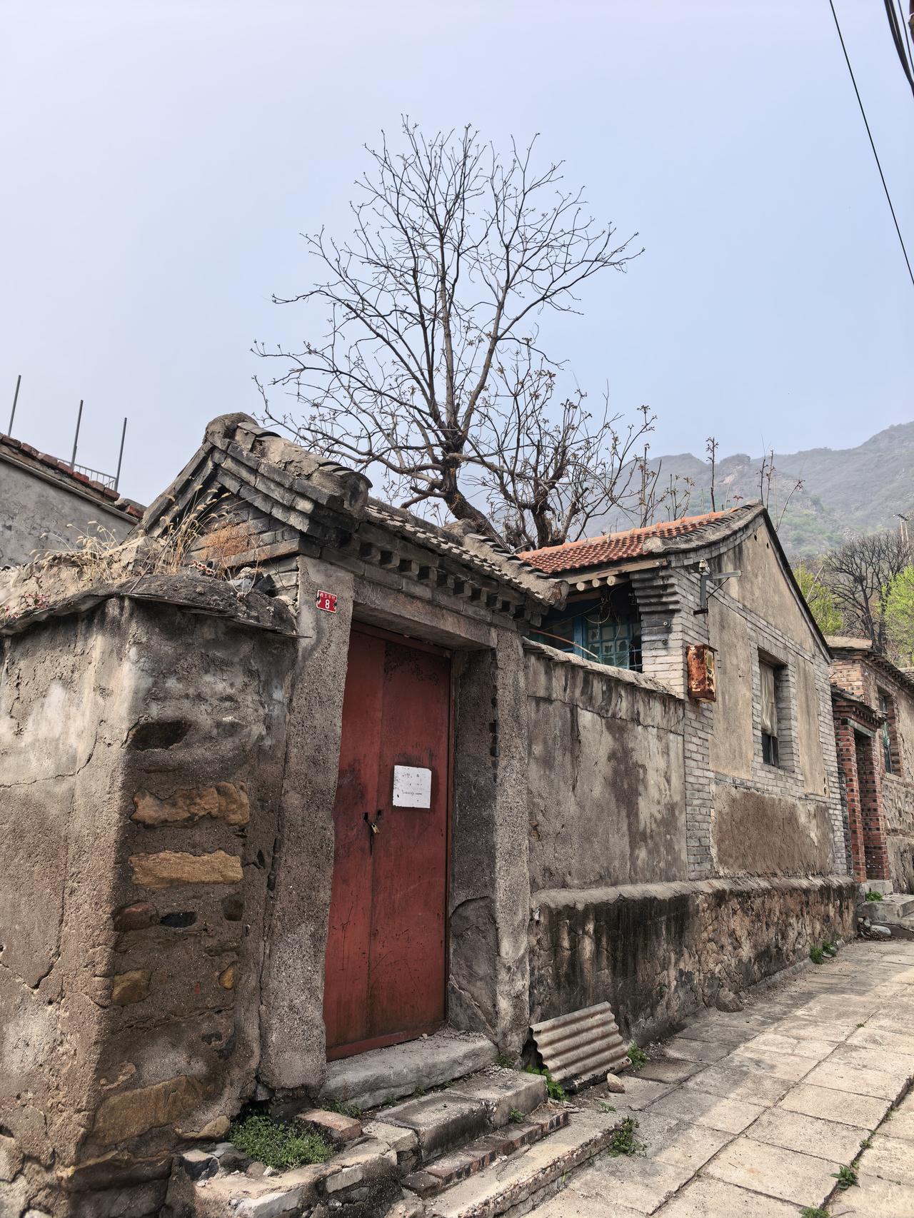 自从前几年那场大洪水之后，就没去过京西门头沟了，今天开车去了王平村。这些简陋的老