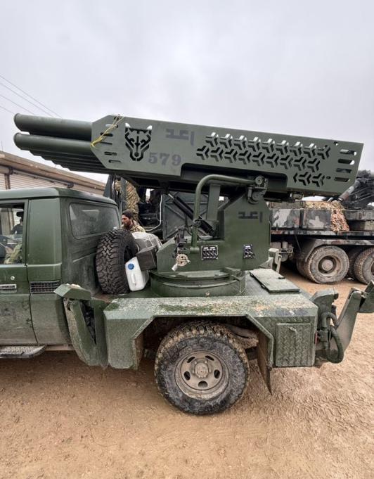 朱拉尼确实是有两下子，刚揍完俄罗斯支持的巴沙尔数十万大军，又开始暴打美国支持的库