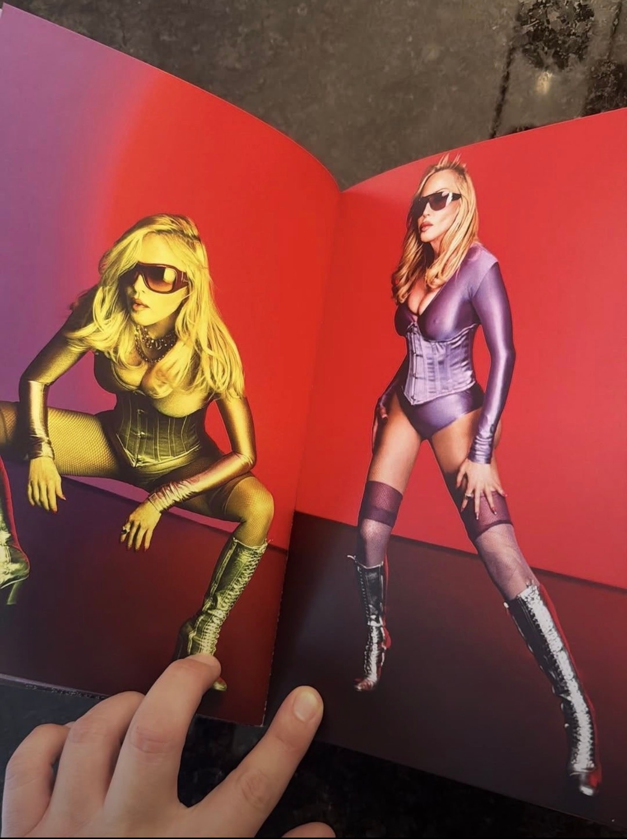 Madonna Confessions II 专辑内页新图曝光 
