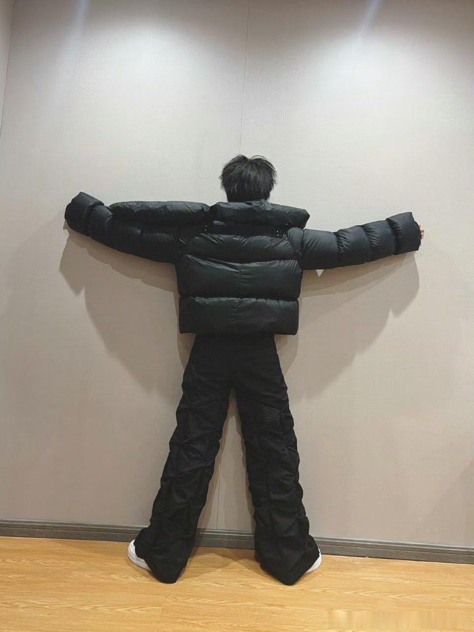 朱志鑫说因为太困了没蹦起来！ 