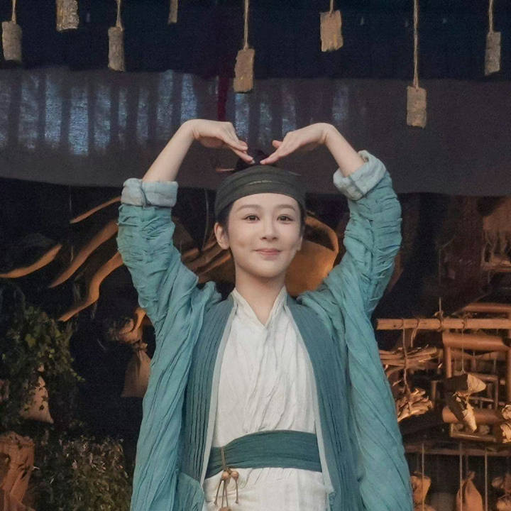  [心]#杨紫何惟芳# 真诚的人会和真诚的人相遇，就像我和你一样。[抱一抱] ​