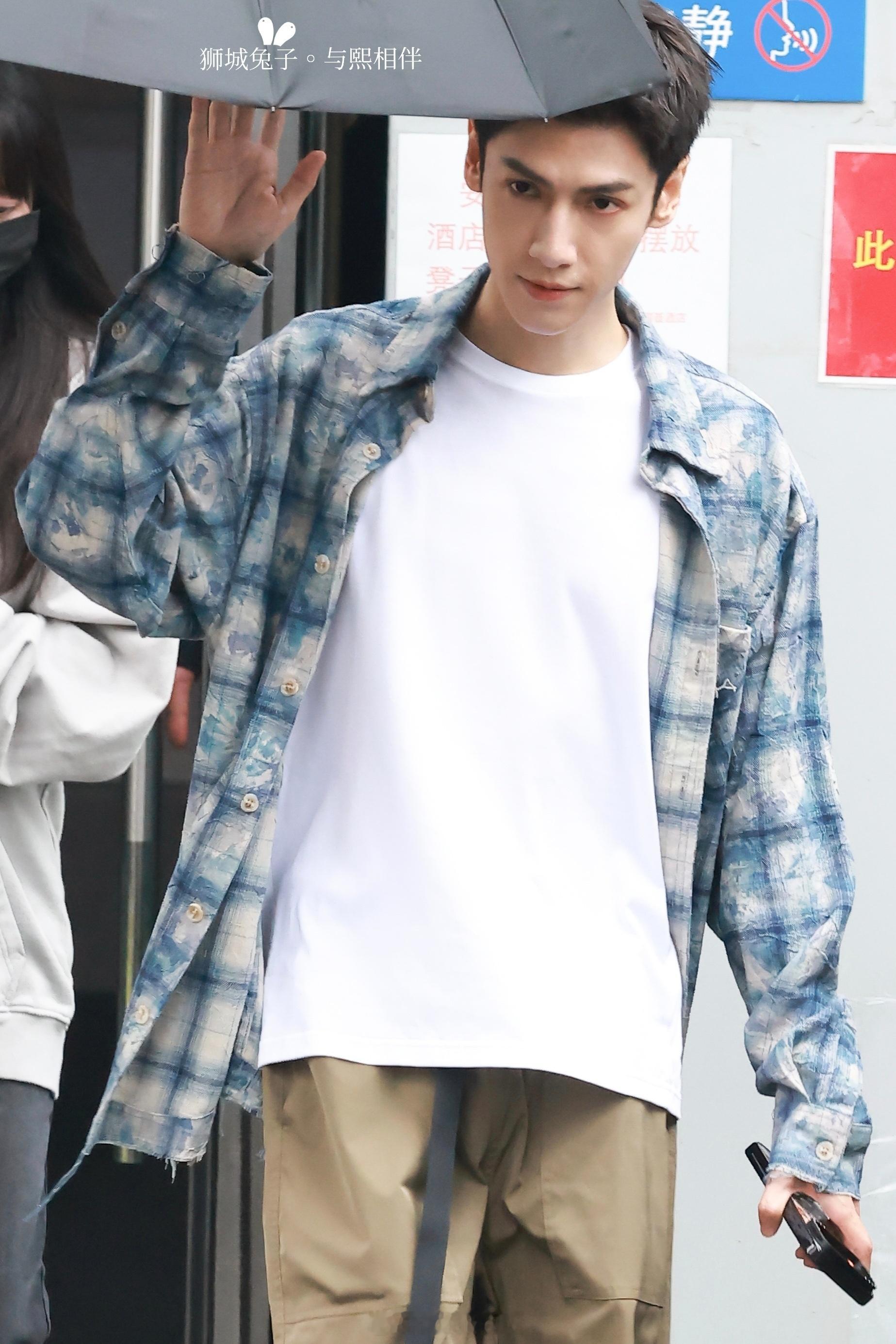 罗云熙长沙录制你好星期六新路透来了！青春男大呀！[期待] ​​​
